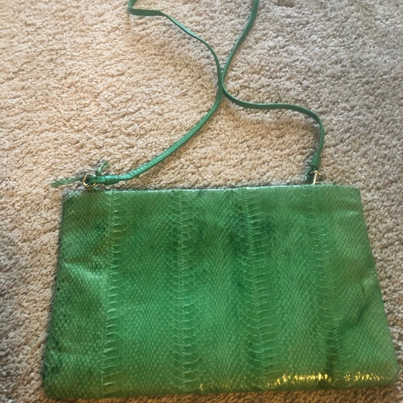 Snake skin clutch with hideable strap - Picture 2 of 3